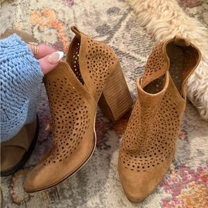 BEAST FASHION Tan Heeled Boots with Chunky Heel and Cutouts